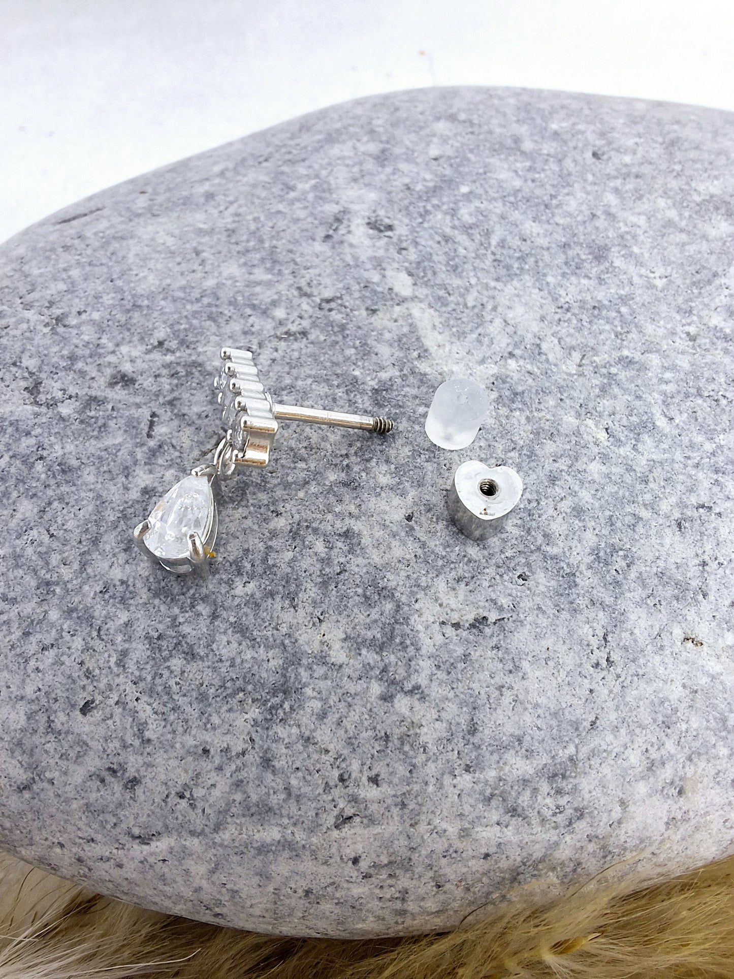 Piercing d'oreilles "NYLA"
